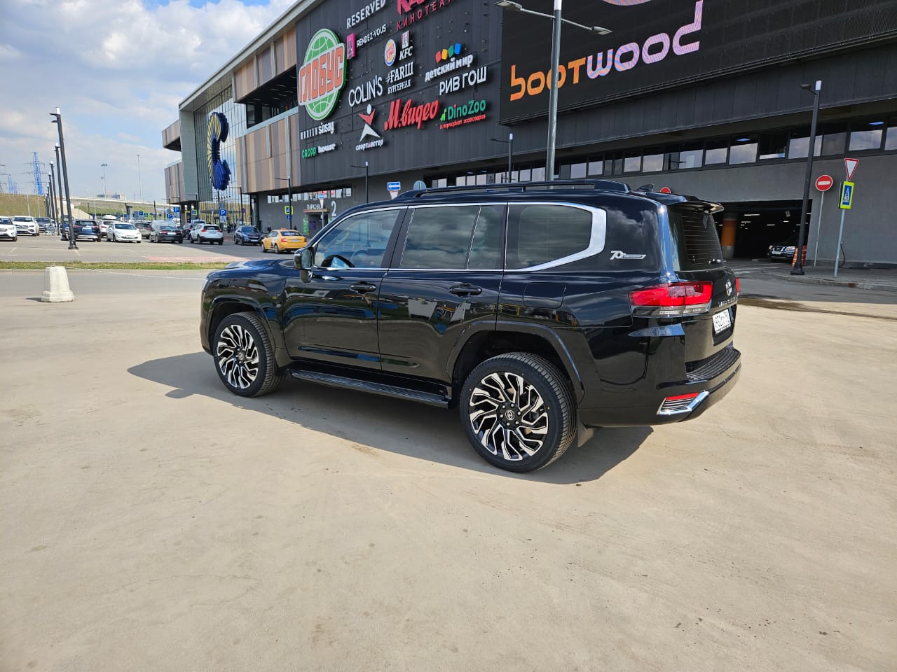 Toyota Land Cruiser 300 на 22" кованых дисках нашего производства фото 8